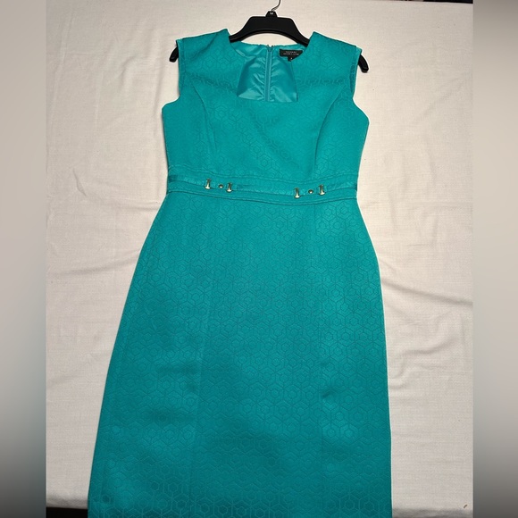 Tahari teal patterned dress. Size 6. Beautiful. - Picture 4 of 4